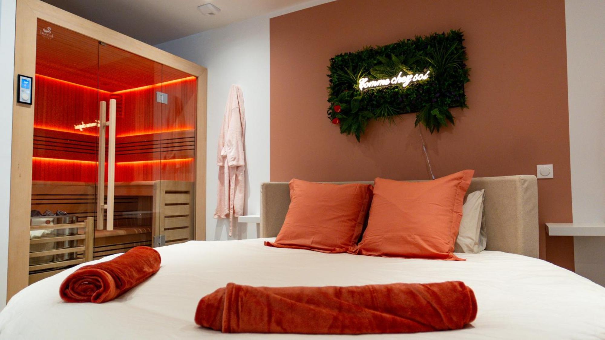 Comme Chez Soi - *
