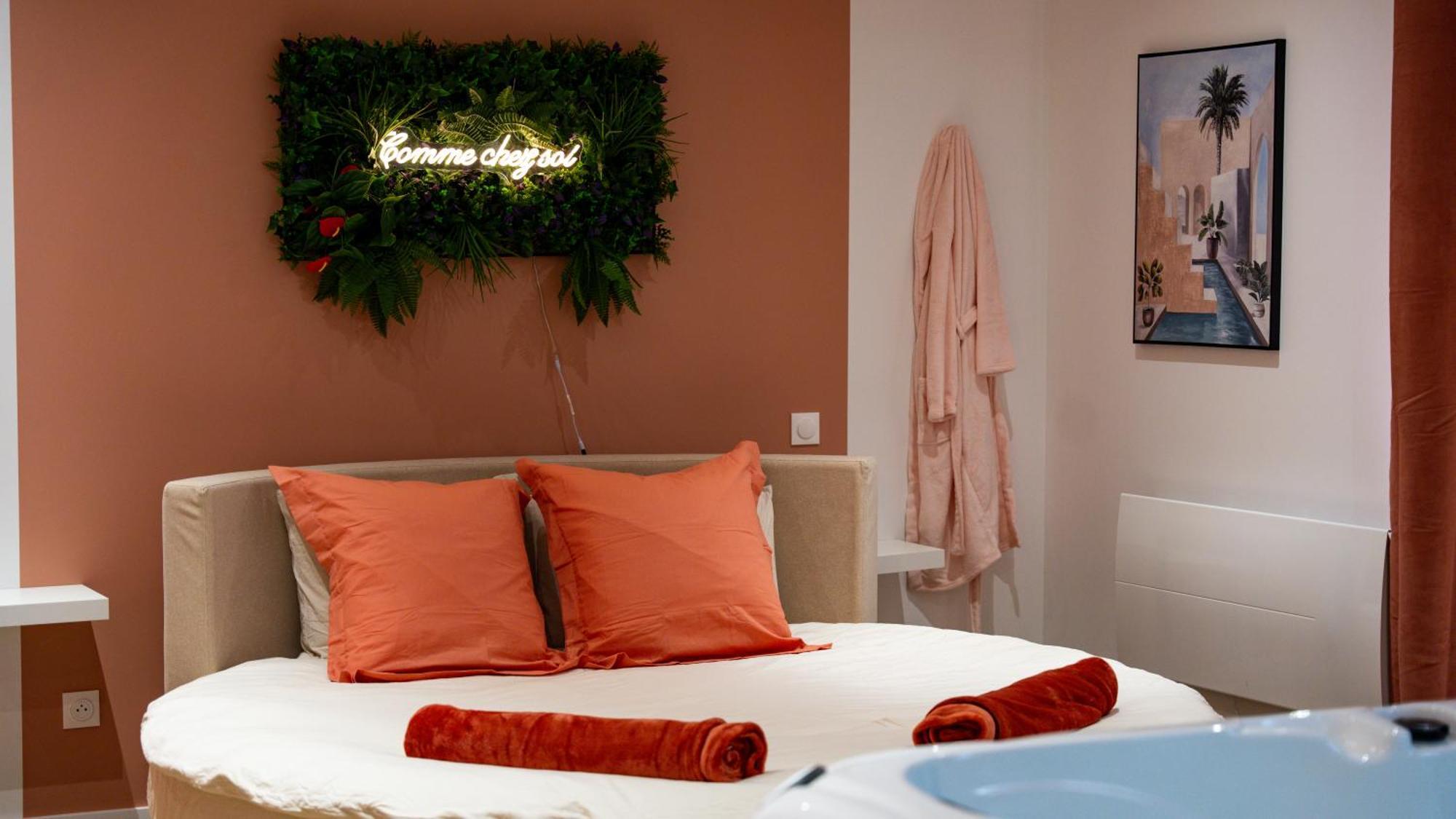 Comme Chez Soi - *