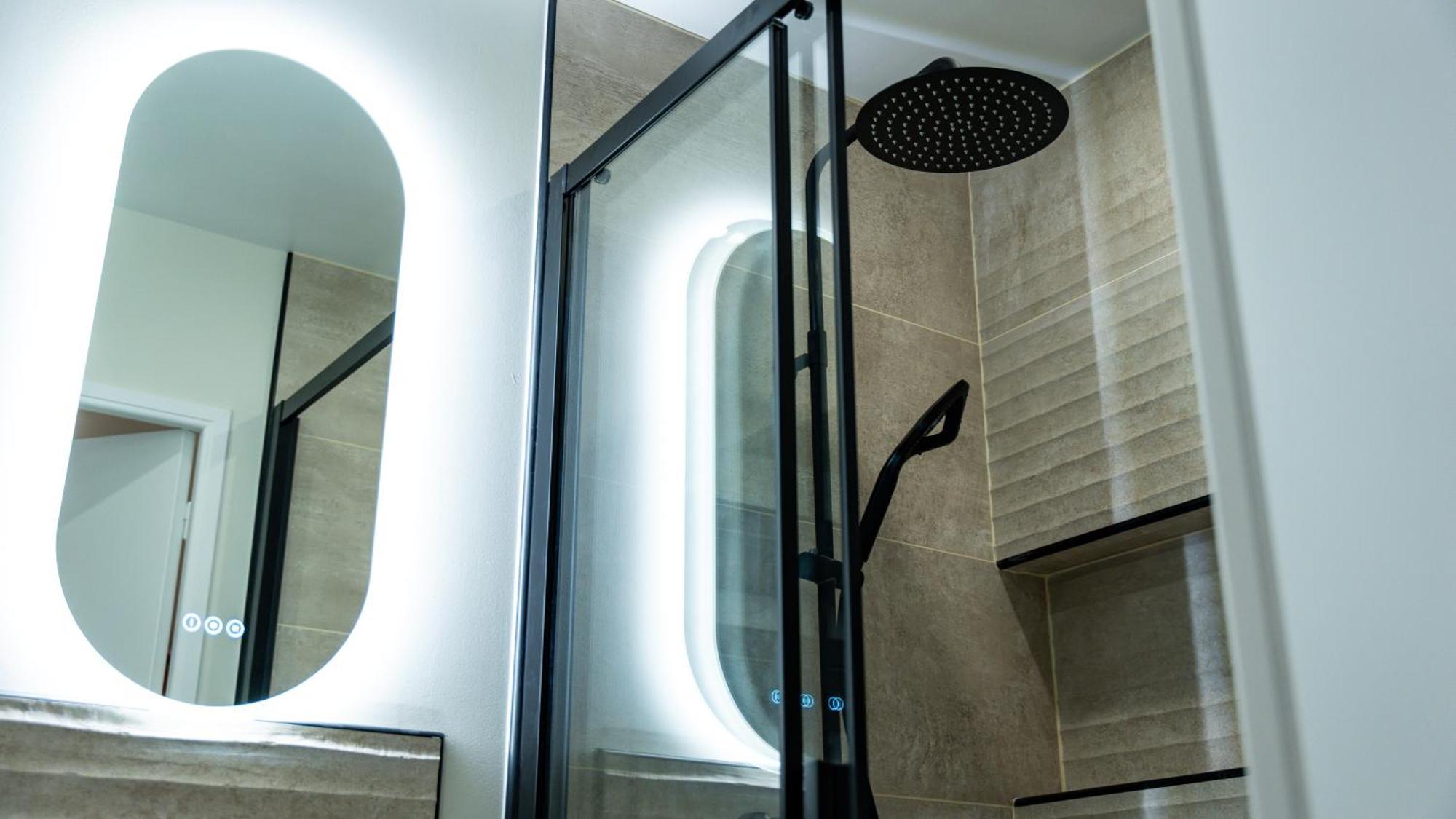 Comme Chez Soi - *